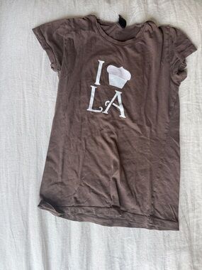 Alternative Brown Kids Short-Sleeve Tee with White 'I (Cupcake) LA' Graphic
